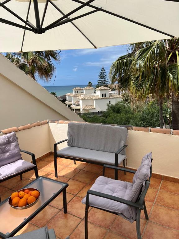 STYLISH TOWNHOUSE IN BEACHFRONT COMPLEX - 2