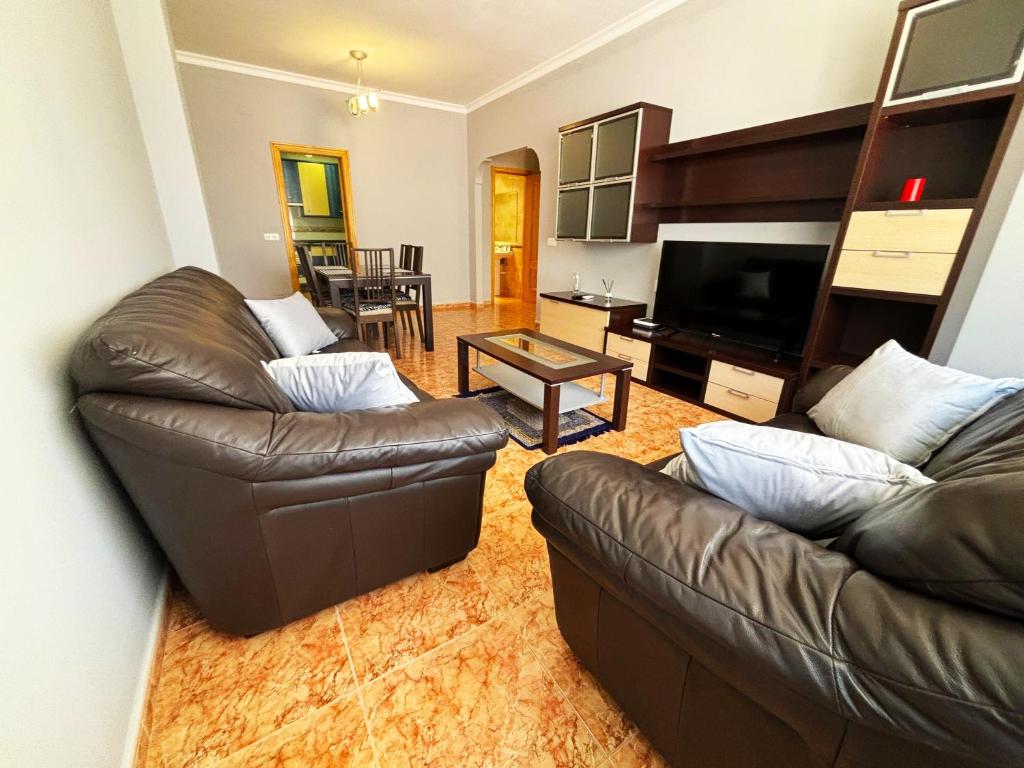 BAJBAJ - Apartamento 2 dormitorios a 100 metros de la Playa del Bajondillo, a 300 metros del centro de Torremolinos, Torremolinos