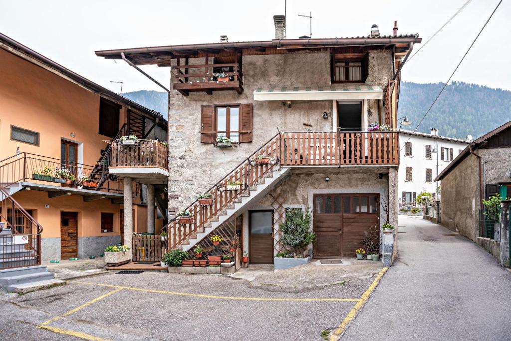 3. La casa ..