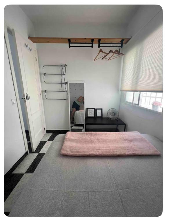 habitación 1 en tercera planta sin ascensor no és piso entero a compartir baño y cocina - 2