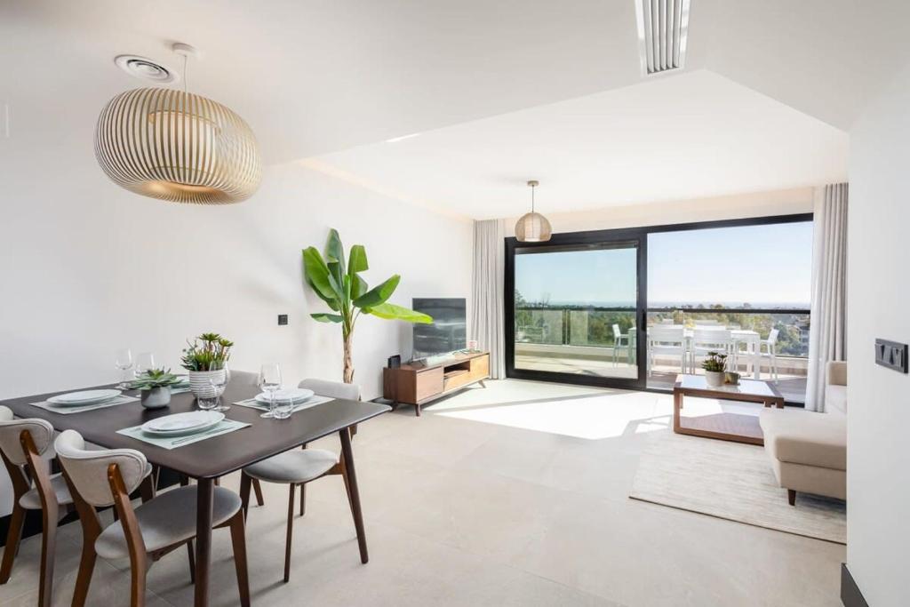 Marbella Lake Luxe Duplex Penthouse Scenic Views - 3