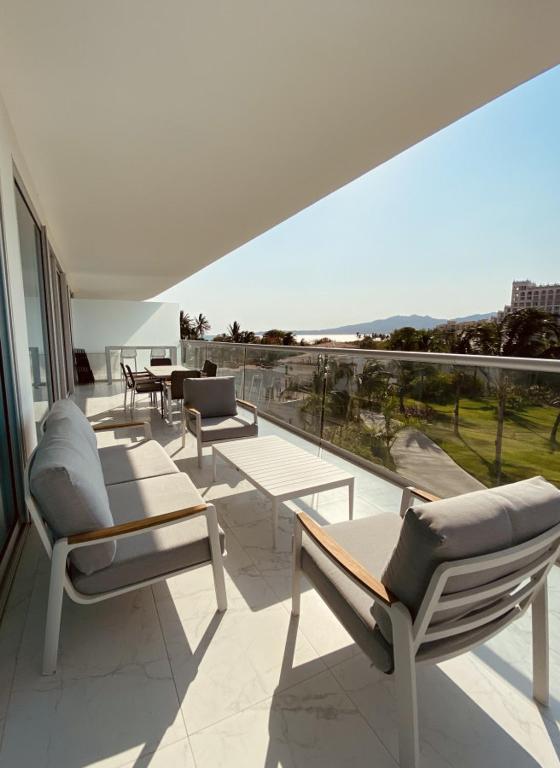 Chic 3BR Home in Luxury Condominium by the sea - 2