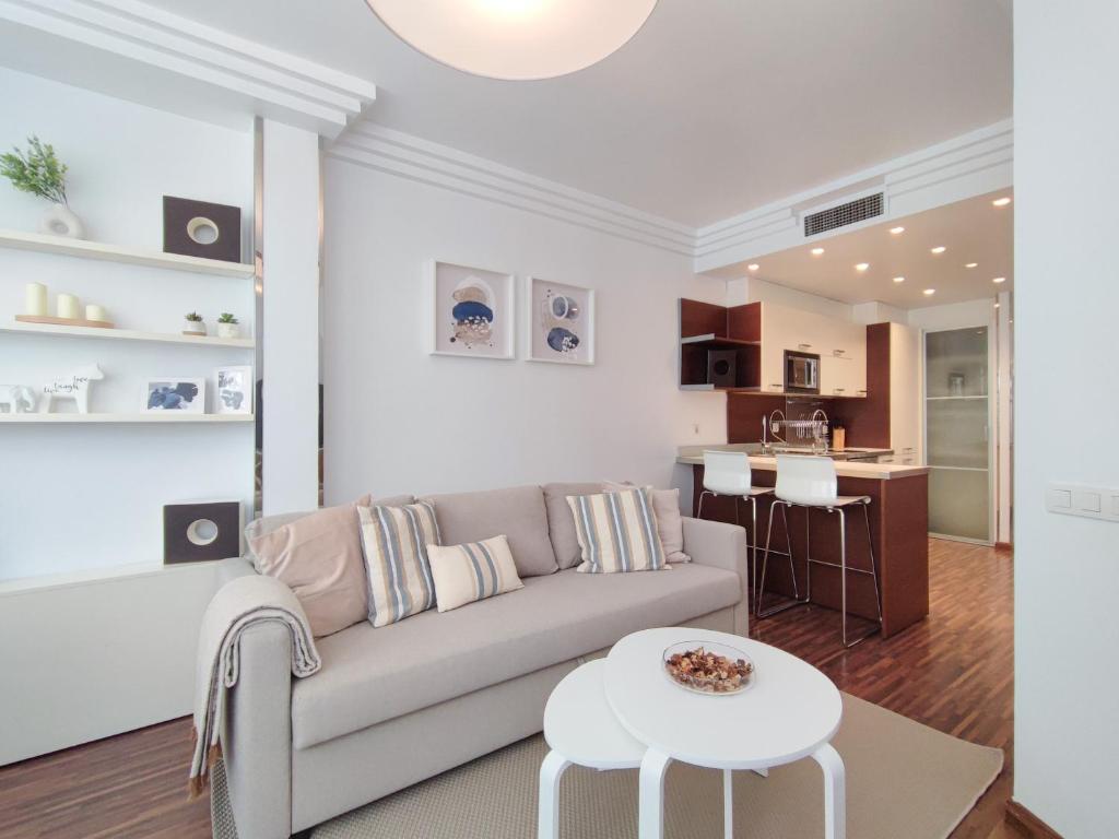 DFLAT Escultor Madrid Apartments - 3