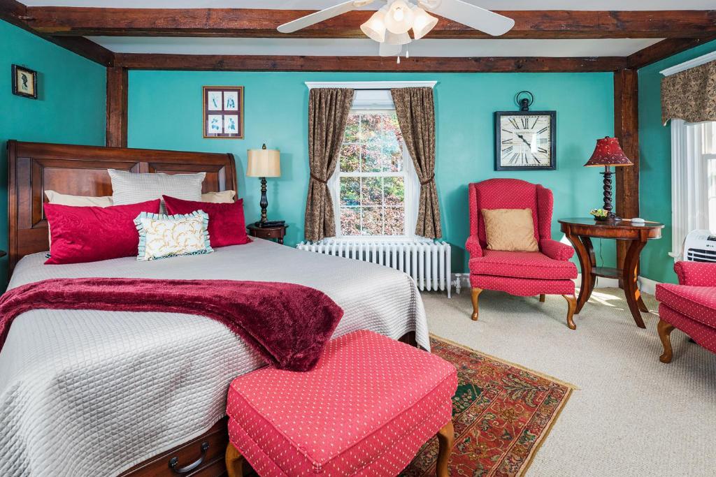 2 RIVER ROAD INN COTTAGES