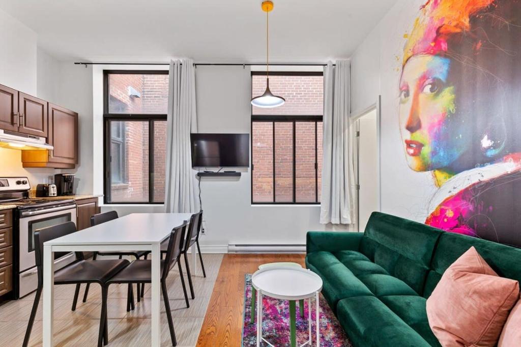 M11 The Artsy Suite 2BR Prime Location DT, Montreal