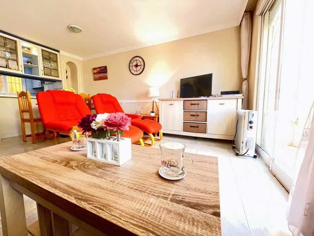 Pleasant 4 Bedroom Townhouse with Com Pool VM7 - 3