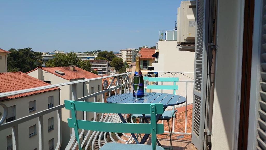 B042-Functional apartment with balcony Suquet Cannes - 2