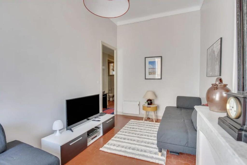 A084-Welcoming apartment in Rue d'Antibes the heart of Cannes - 2