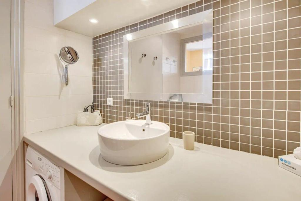 A084-Welcoming apartment in Rue d'Antibes the heart of Cannes - 5
