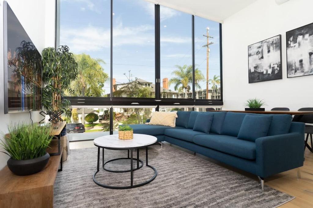 Bright and Trendy - Panoramic - Chic - Prime Location, San Diego