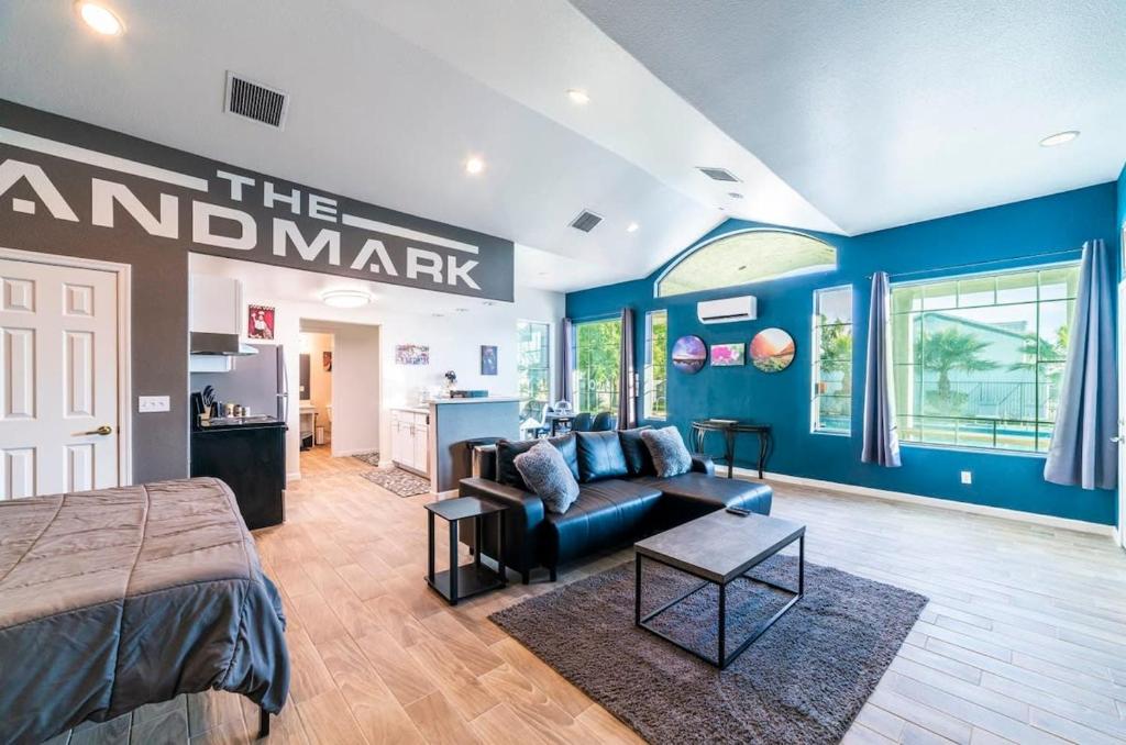 Coolidge Modern Studio right next to pool and amenities, Coolidge