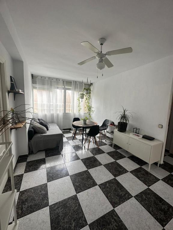 habitación 1 en tercera planta sin ascensor no és piso entero a compartir baño y cocina - 5