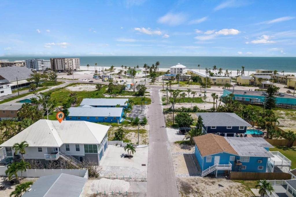 144 Mango St, Fort Myers Beach