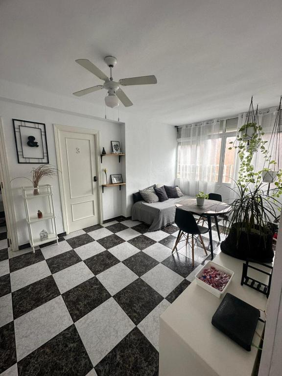 habitación 1 en tercera planta sin ascensor no és piso entero a compartir baño y cocina - 4