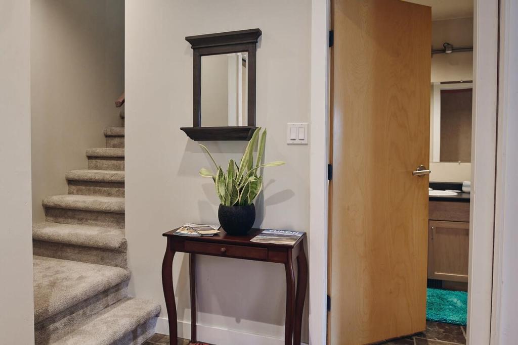 NN - The Flame - Downtown 1-bed 2-bath