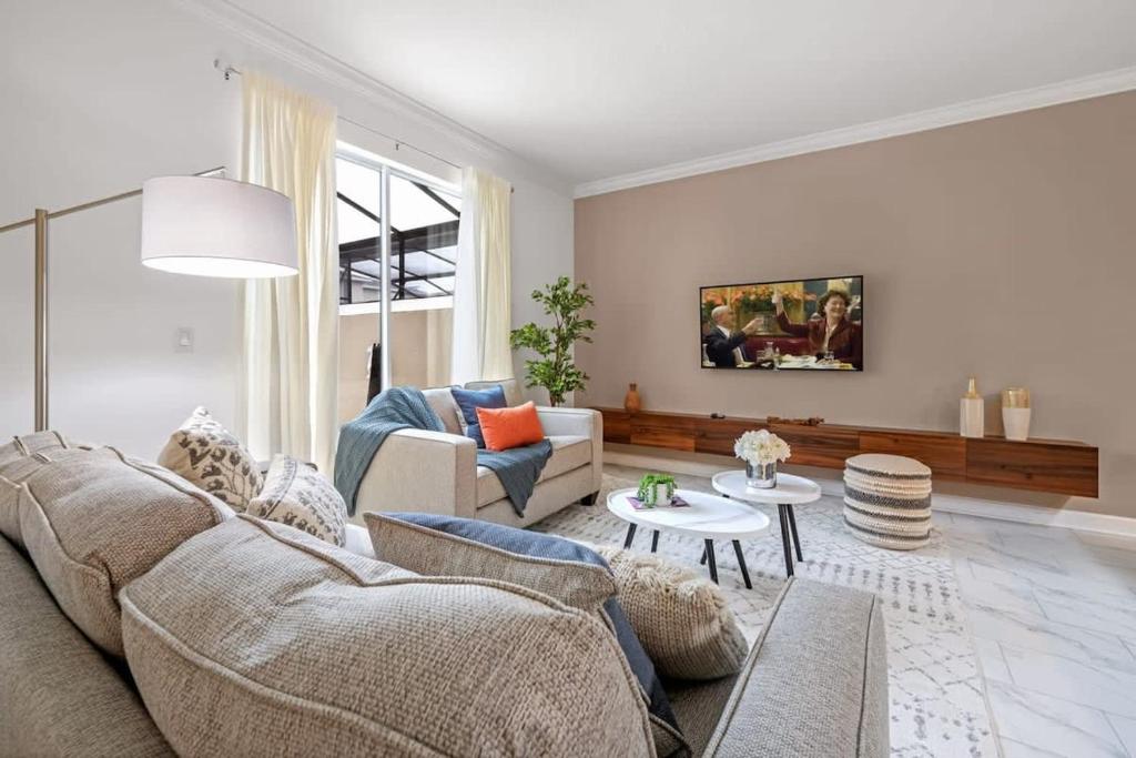 Stunning Themed Home Private Pool Ideal Location, Kissimmee