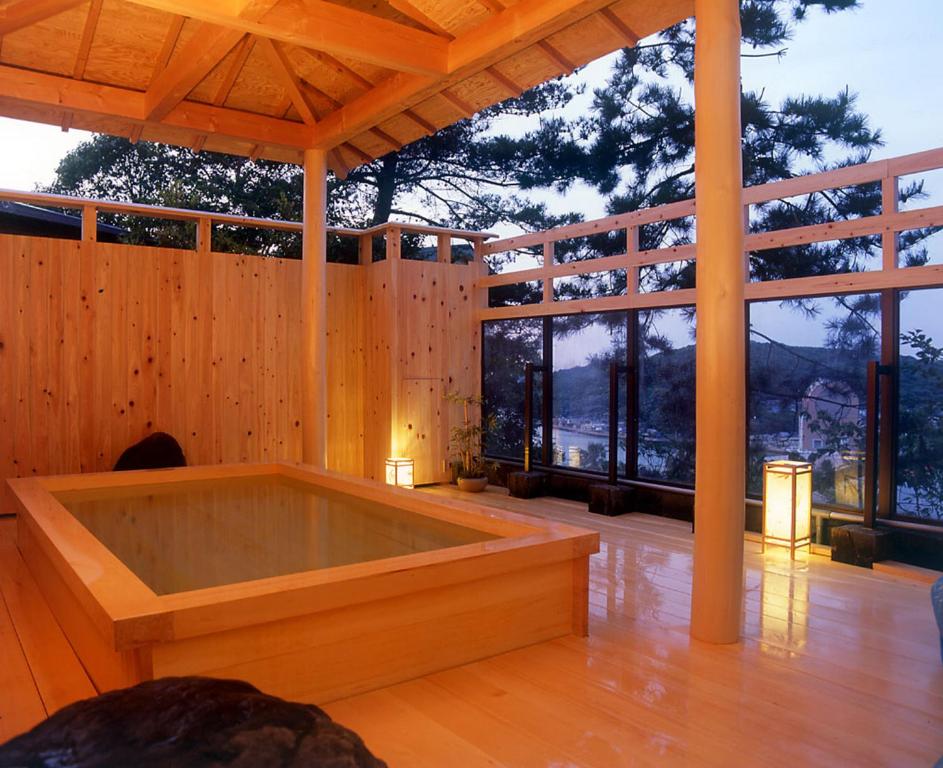 Hot spring bath