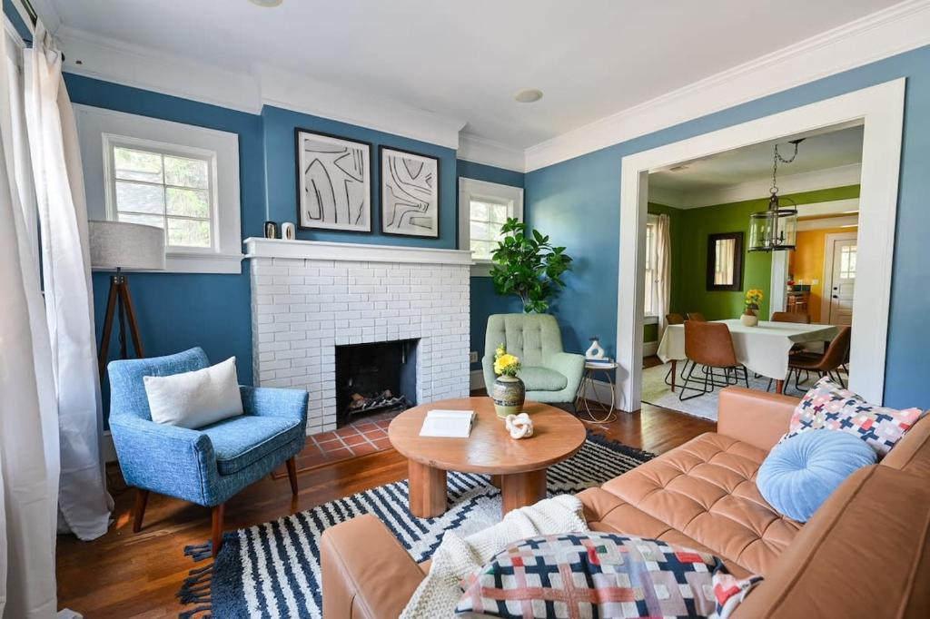 Hues and Views, Atlanta