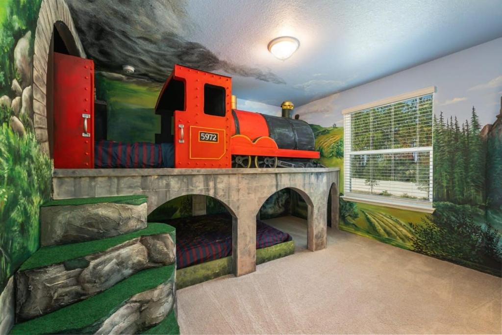 Wonderful New 9BR w Games Theater Pool by Disney, Davenport