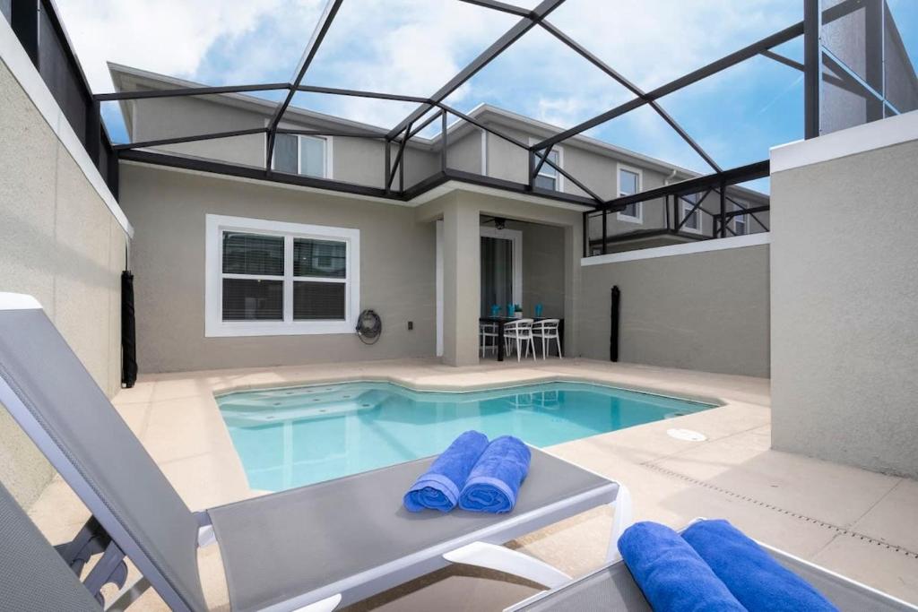 Gorgeous 4 Bd w Pool at Storey Lake Resort 4277, Kissimmee