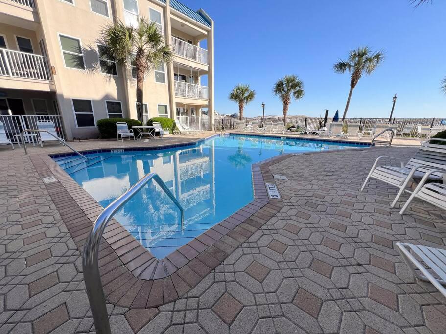 Anchors Aweigh!, Destin