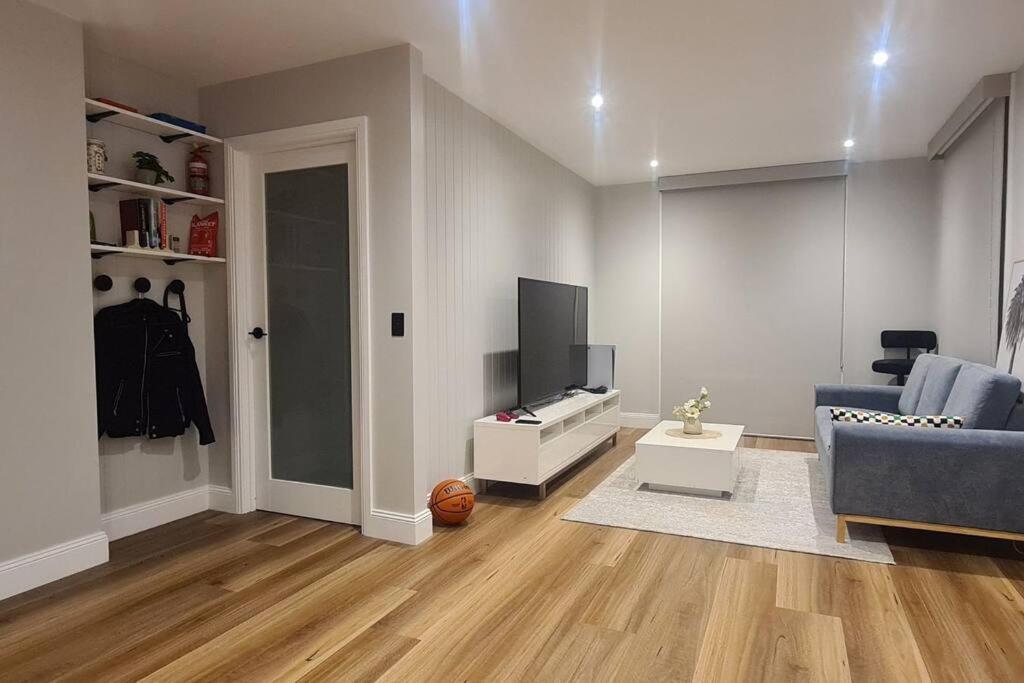 Bon Voyage, Werribee