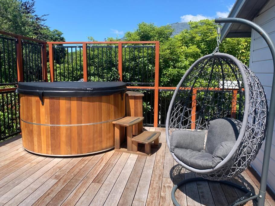 Soak in Cedar Tub, Stroll to Havelock Village, Havelock North