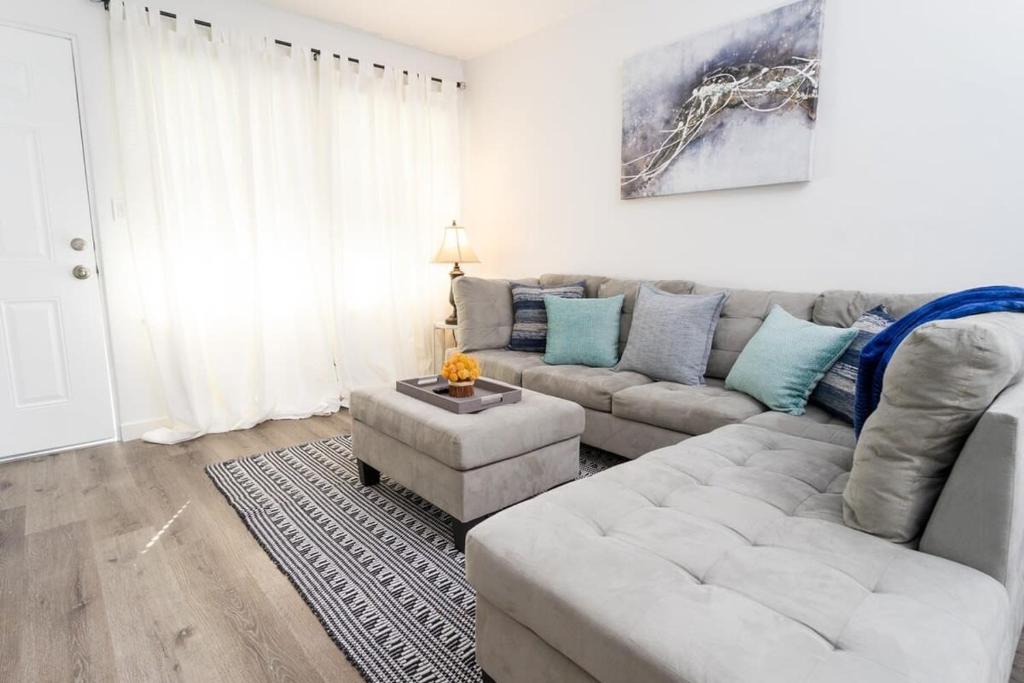 Nautical Point Loma Getaway - 7 mins to airport, San Diego