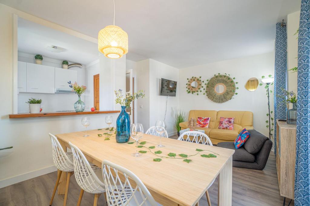 EST1-SPACIOUSS appartment in the BEACH, BBQ, downtonwn, parking, fast WIFI Fibre - 1