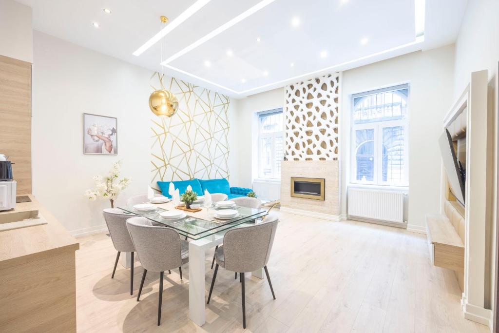 Luxury Downtown Dream Home by Prestige Homes, Budapest