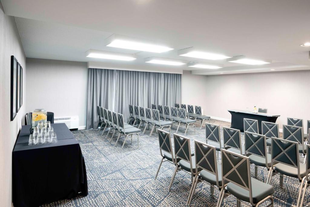 Chicago DoubleTree by Hilton Hotel Chicago - North Shore Conference Center Additional