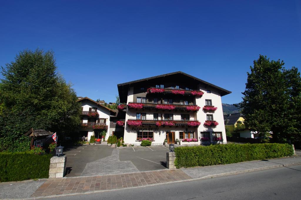 Pension Heidi — Hotel in Kaprun
