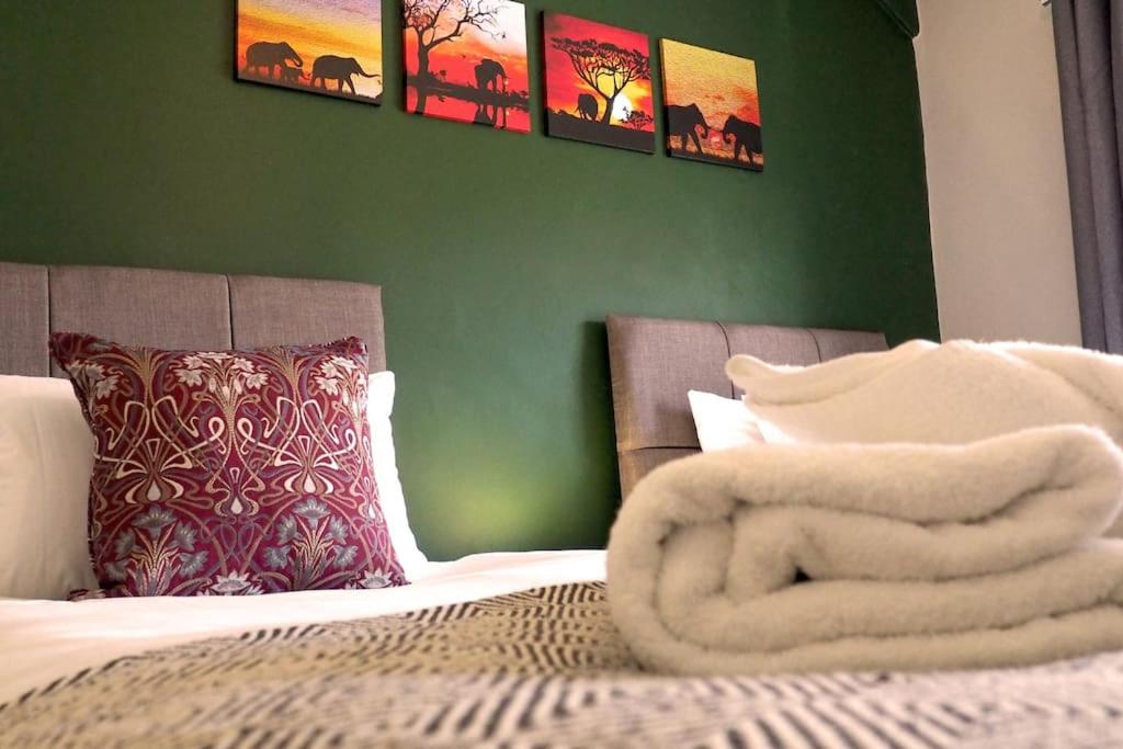 4 Bed - Parking - Near M4 - Ideal for Workers, Port Talbot