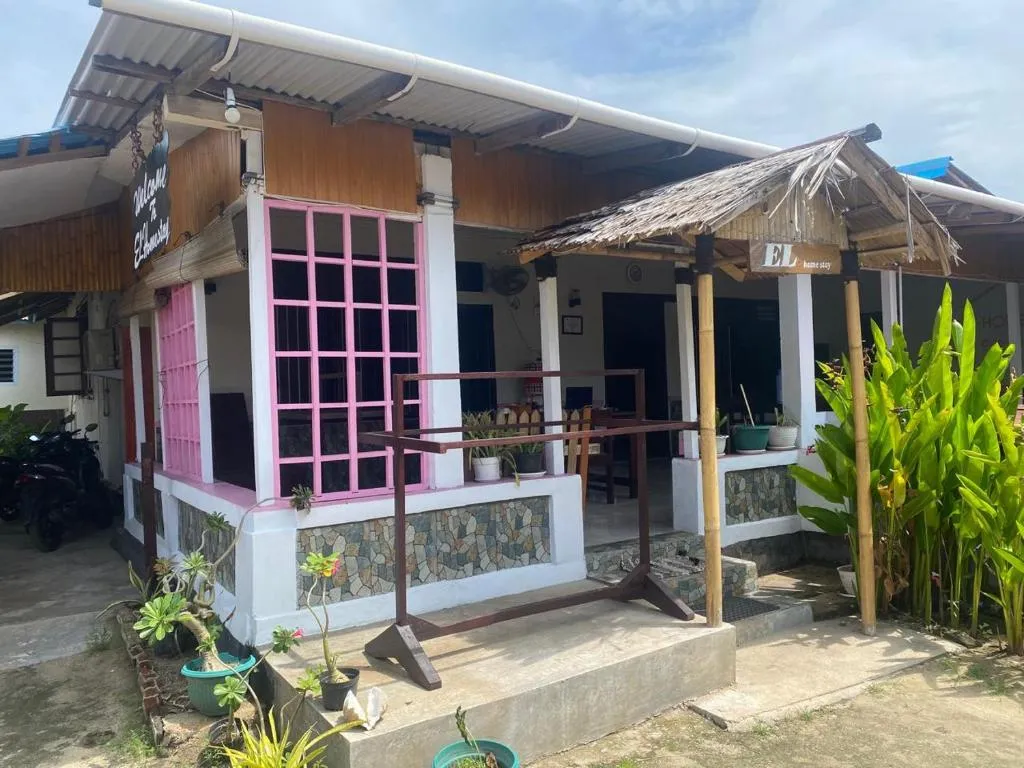 EL Homestay Bunaken，位于布纳肯的酒店