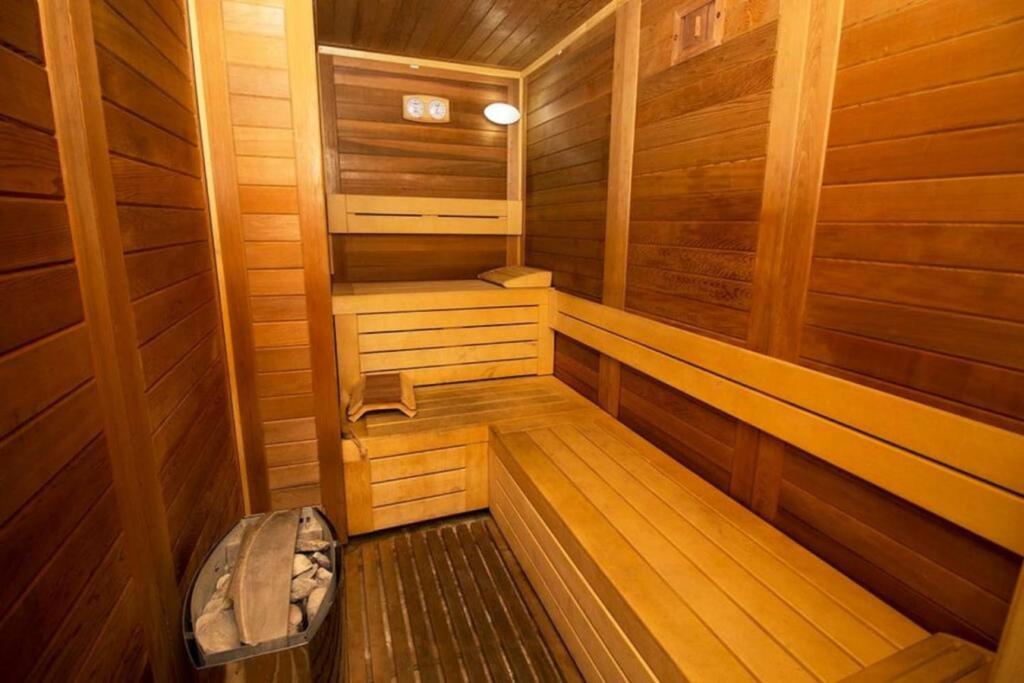 Downtown Exclusive 2BR PH with Priv Pool Gym Cinema - 2