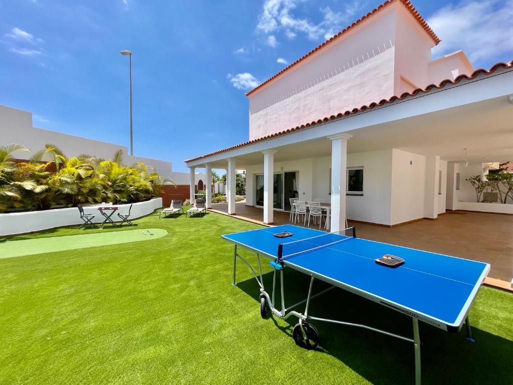 Villa Amorio a spacious modern getaway with a private heated pool & Sea Views - 1