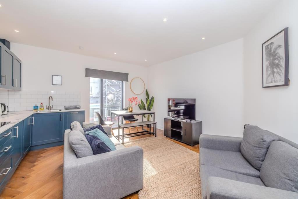 Super Central 2 Bedroom Flat I Next to Brighton Station, Brighton and Hove