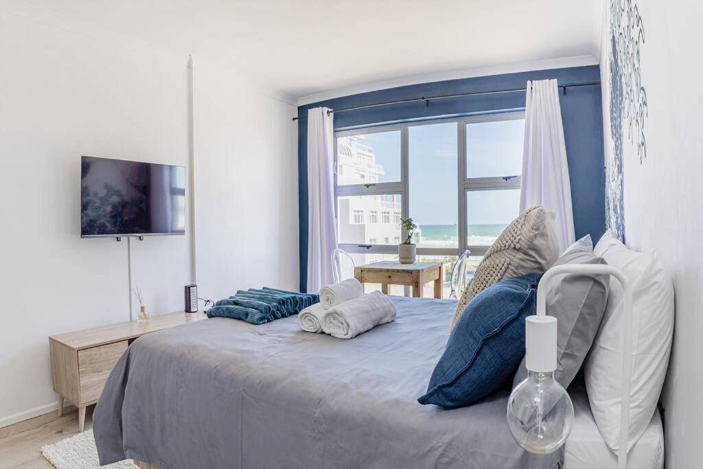 Beach & Sea View Facing Apartment Japanese Styled, Кейптаун