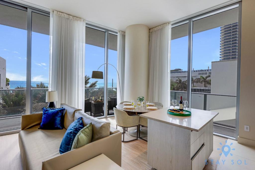 Spectacular ocean and beach view, Hollywood