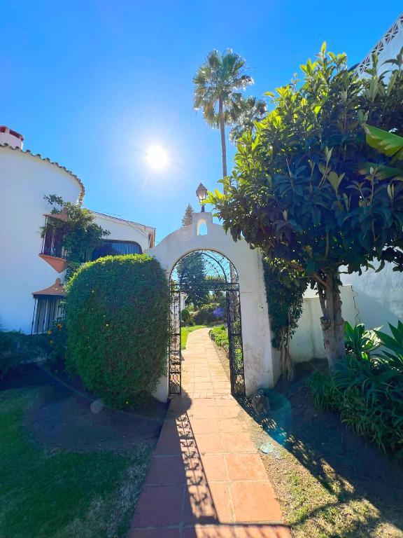 Patio Alcornocal by Residea - 4