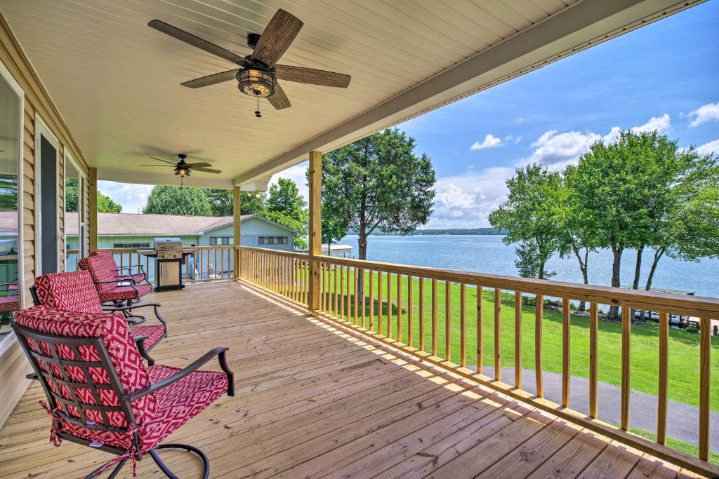 Watts Bar Lake Escape Private Boat Dock and Ramp!, Spring City