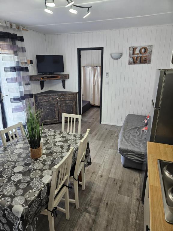 Maisonnette 4/6p. piscines toboggans et plage 200m - 2