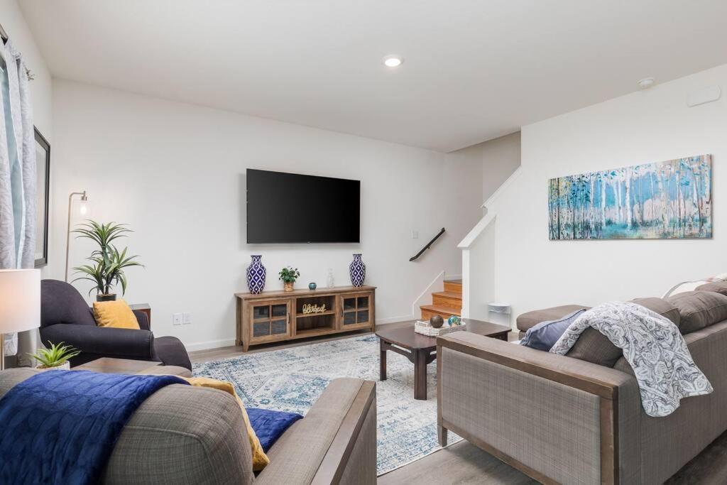 Modern Large Home with large yard near TCU & Stockyard, Edgecliff Village