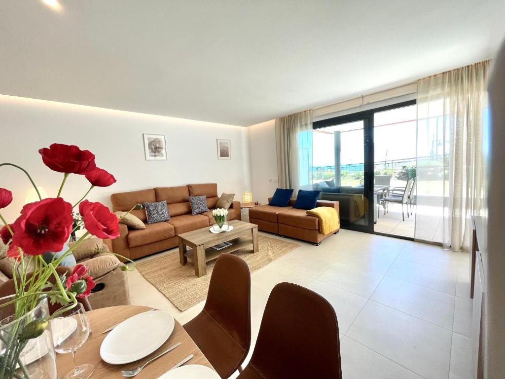 Modern 3 Bedroom Apartment 300 meters to the Beach - 3
