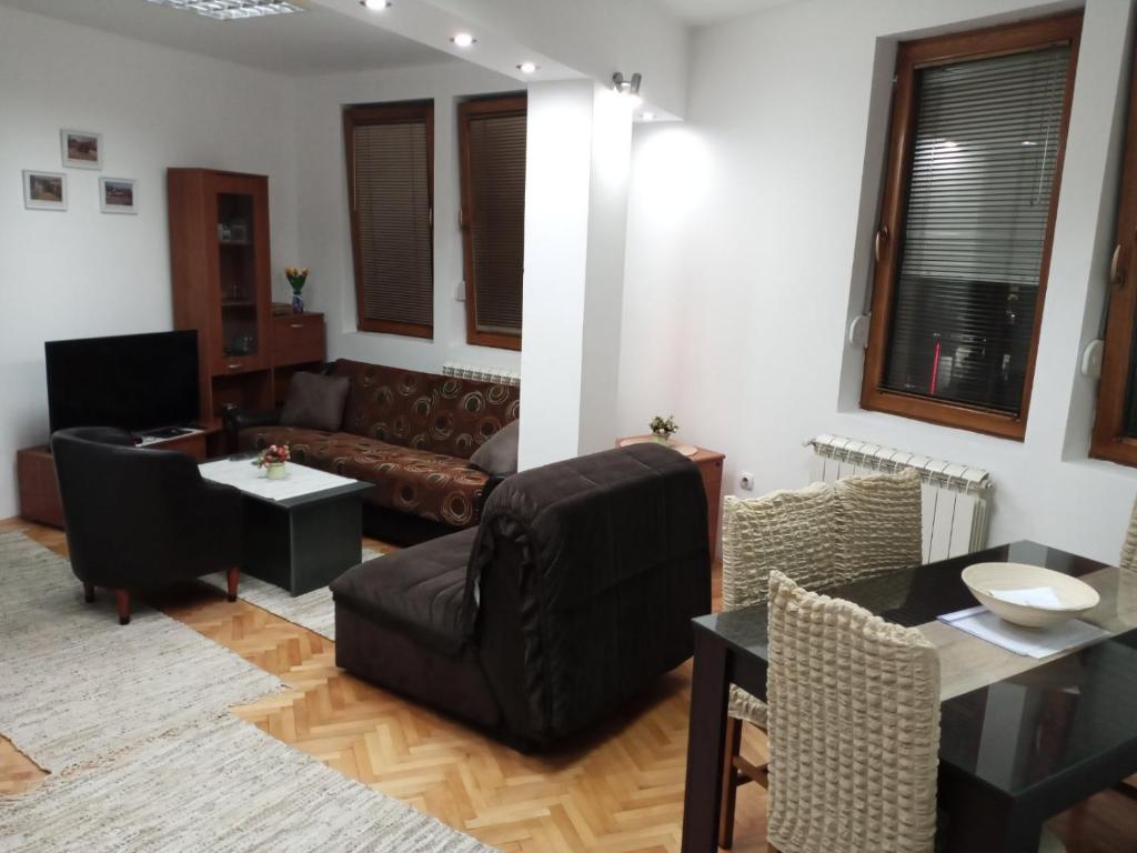 Apartman Mladenovic Center, free parking&wifi, Vranje