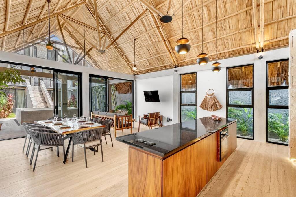Lux Villa Only 5 Min to Beach! - 4