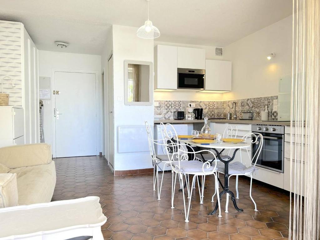 Studio 4 Couchages avec Jardin et Piscine à Bormes-les-Mimosas - FR-1-251-825 - 5