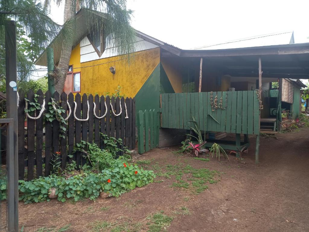 Cabañas Iisi, Hanga Roa