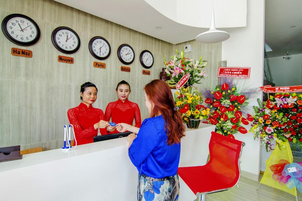 ห้องส่วนกลางสำหรับนั่งเล่น/ดูทีวี