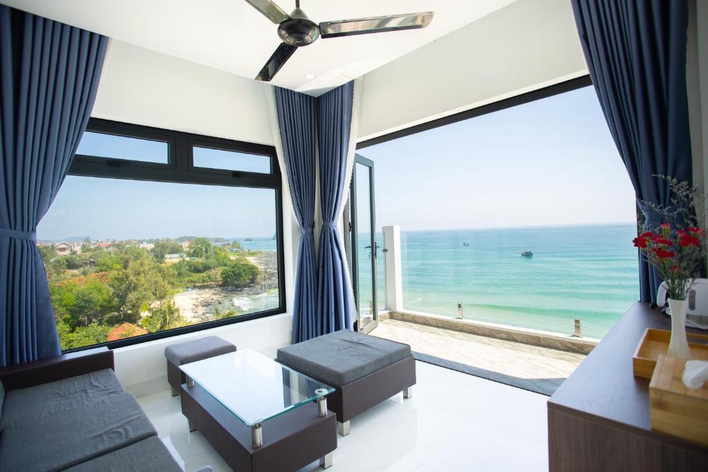 Palm Beach Hotel